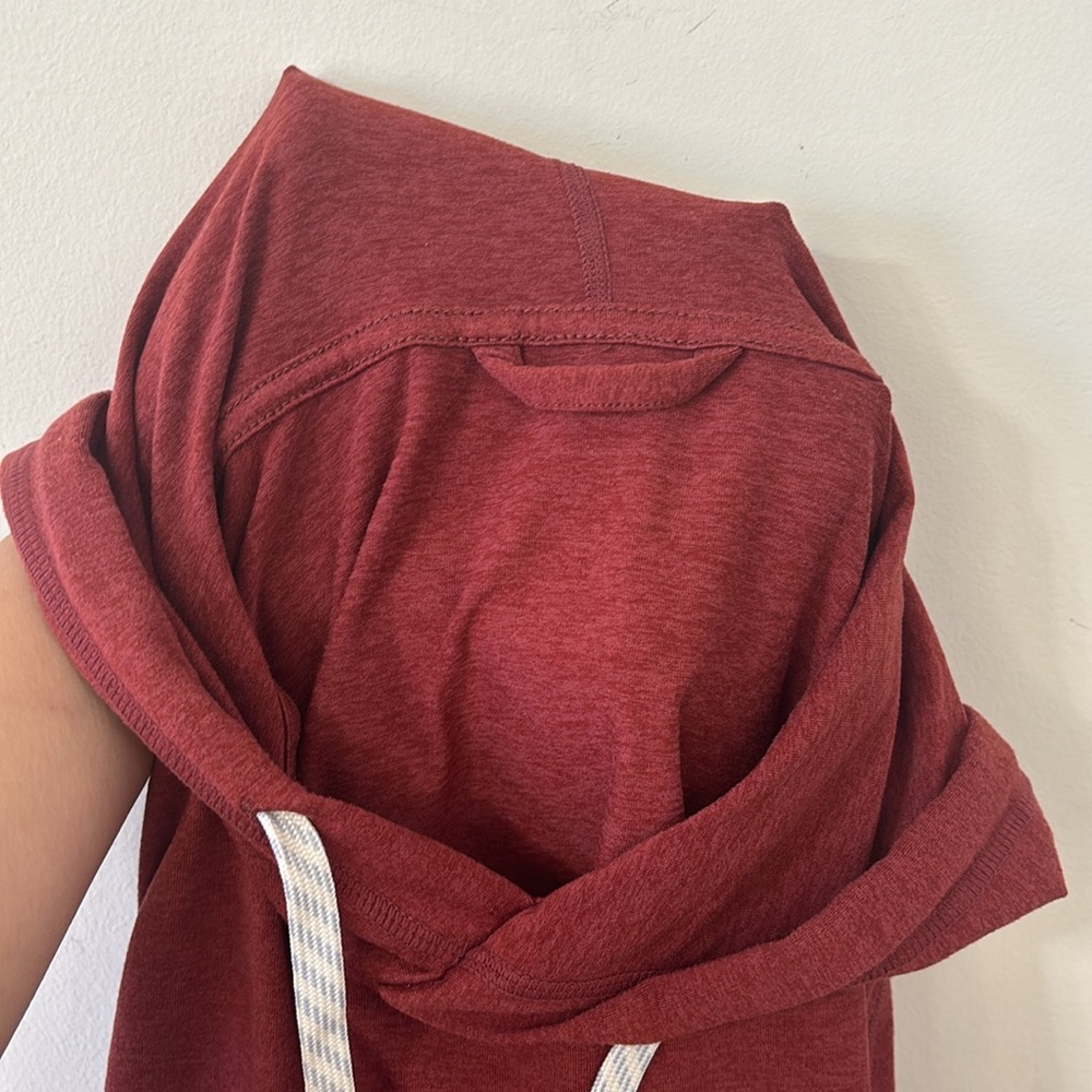 Vuori Halo Essential Hoodie Currant Heather Size XS - Picture 7 of 8